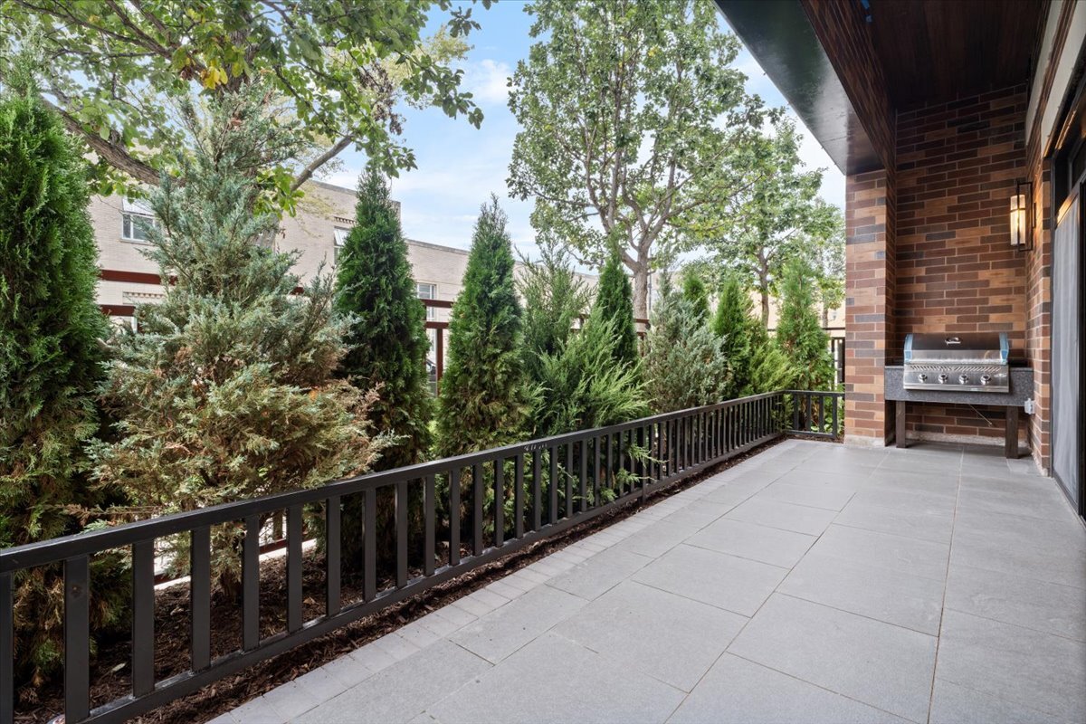 3951 N Wayne Avenue Unit: 107