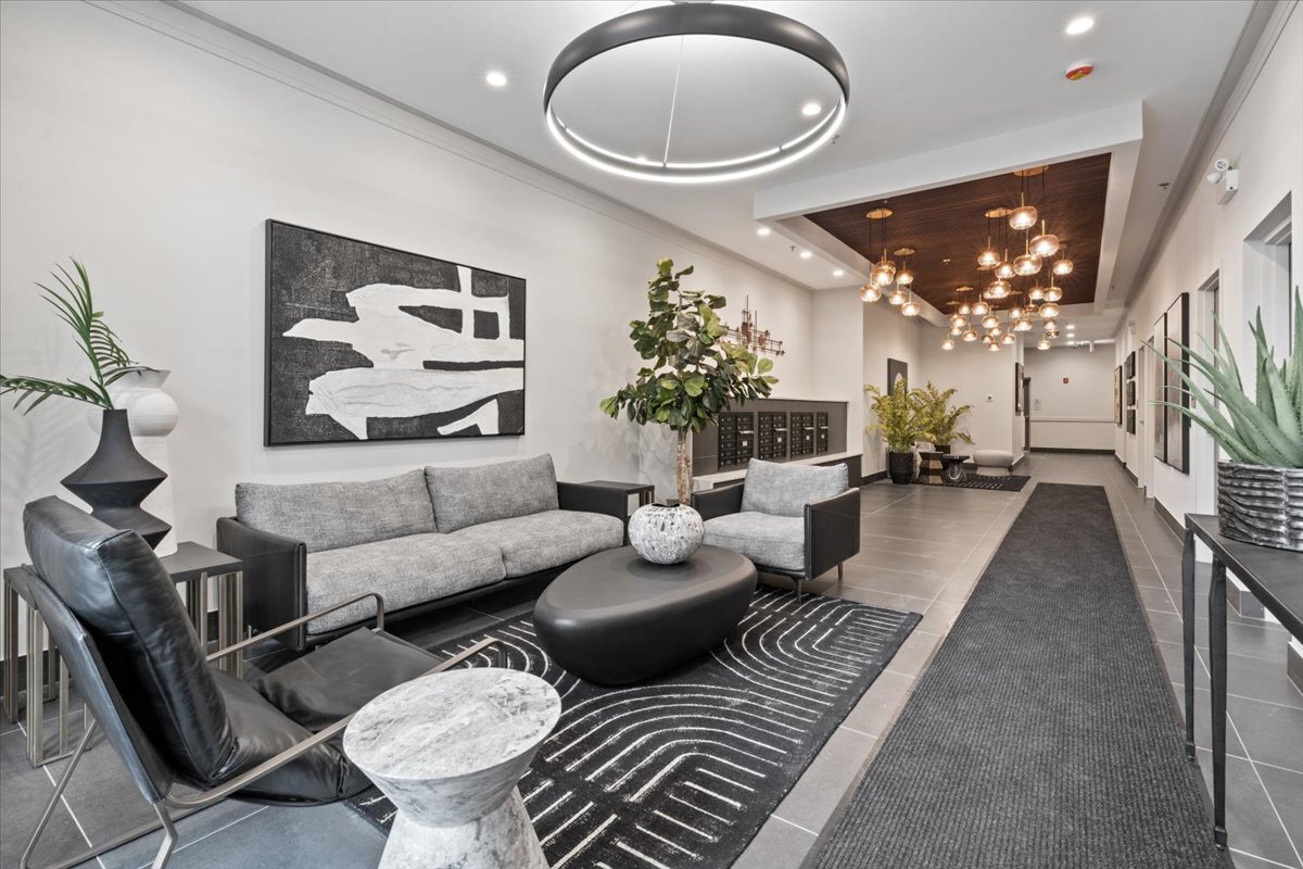 3951 N Wayne Avenue Unit: 107