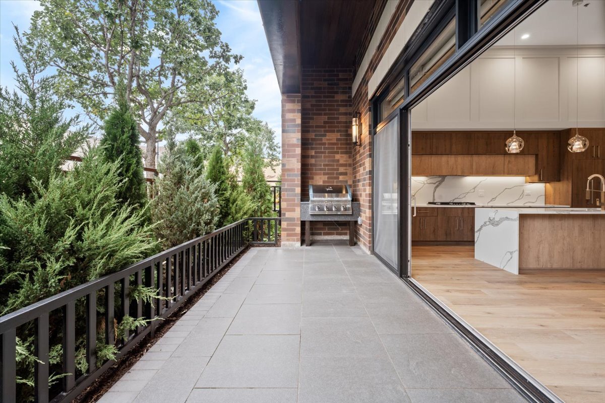 3951 N Wayne Avenue Unit: 107