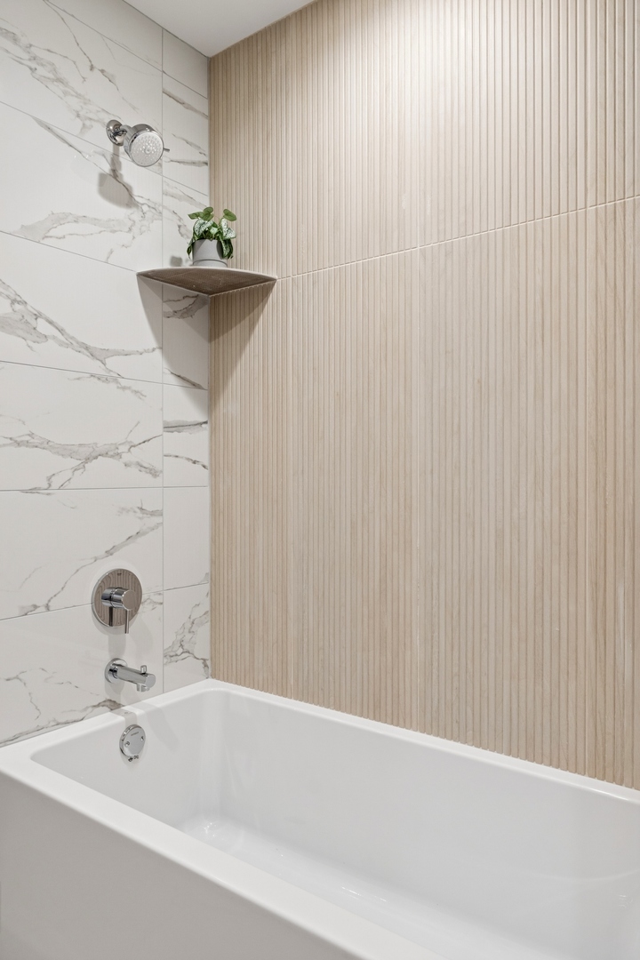 3951 N Wayne Avenue Unit: 107