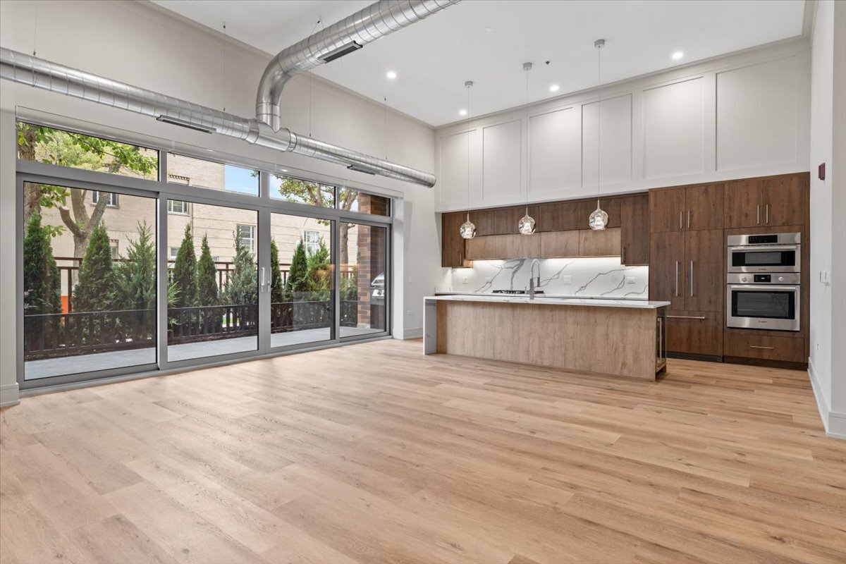 3951 N Wayne Avenue Unit: 107