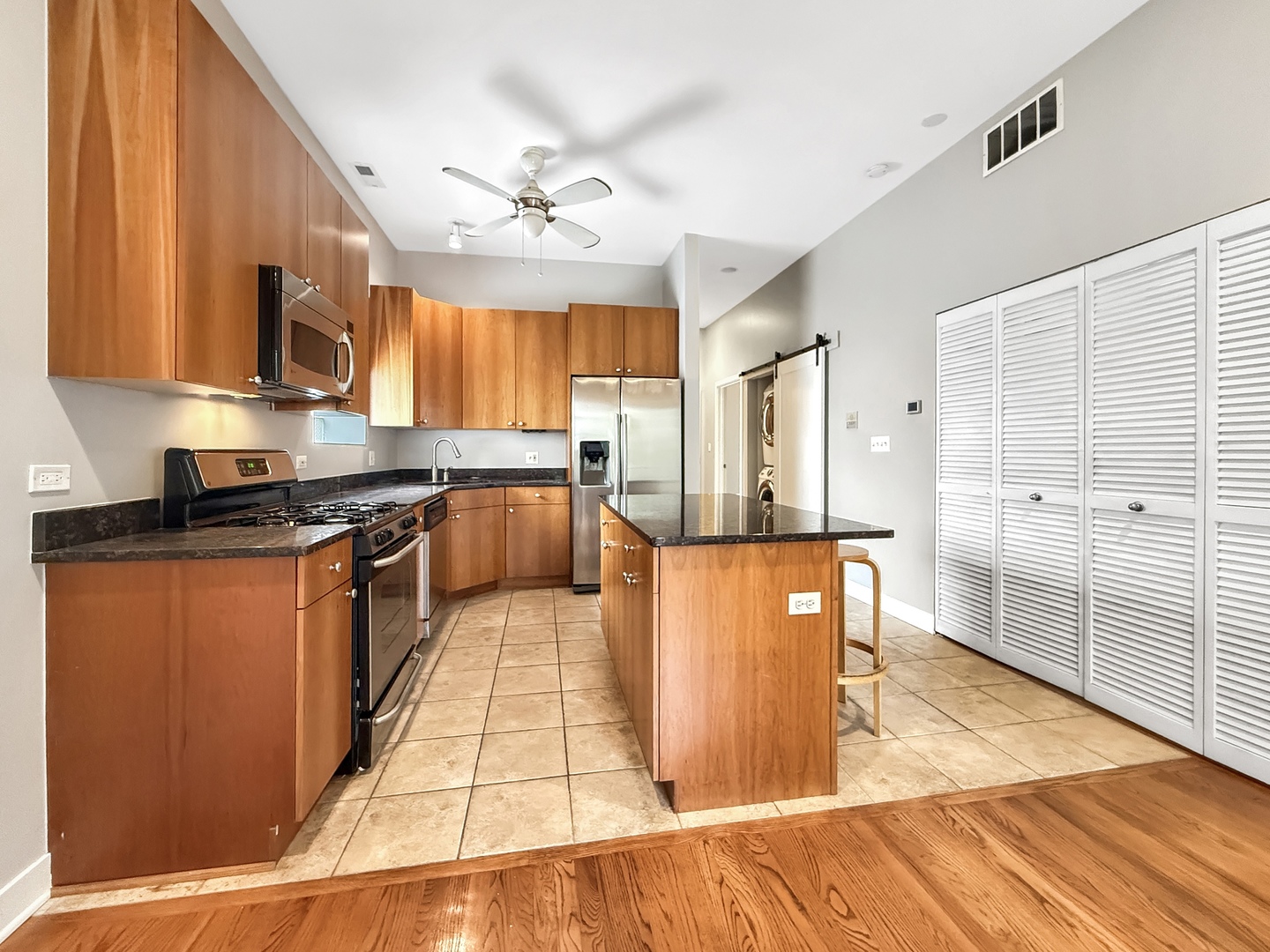 14 S Leavitt Street Unit: 3E