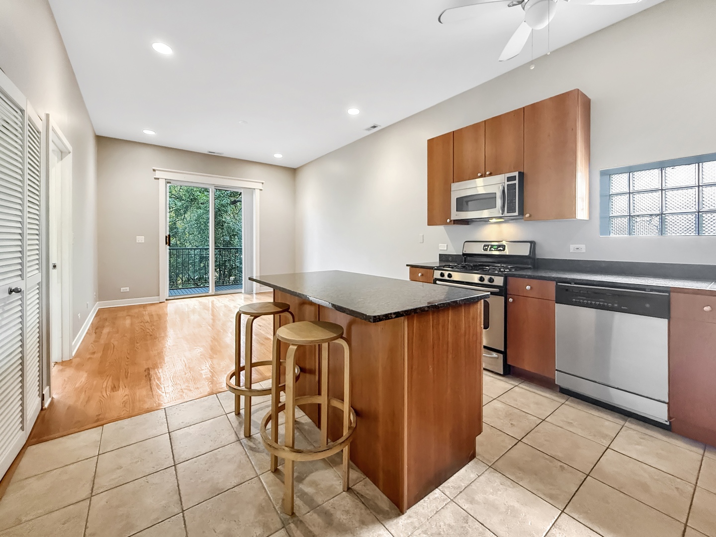 14 S Leavitt Street Unit: 3E