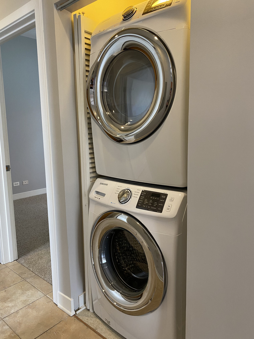 14 S Leavitt Street Unit: 3E