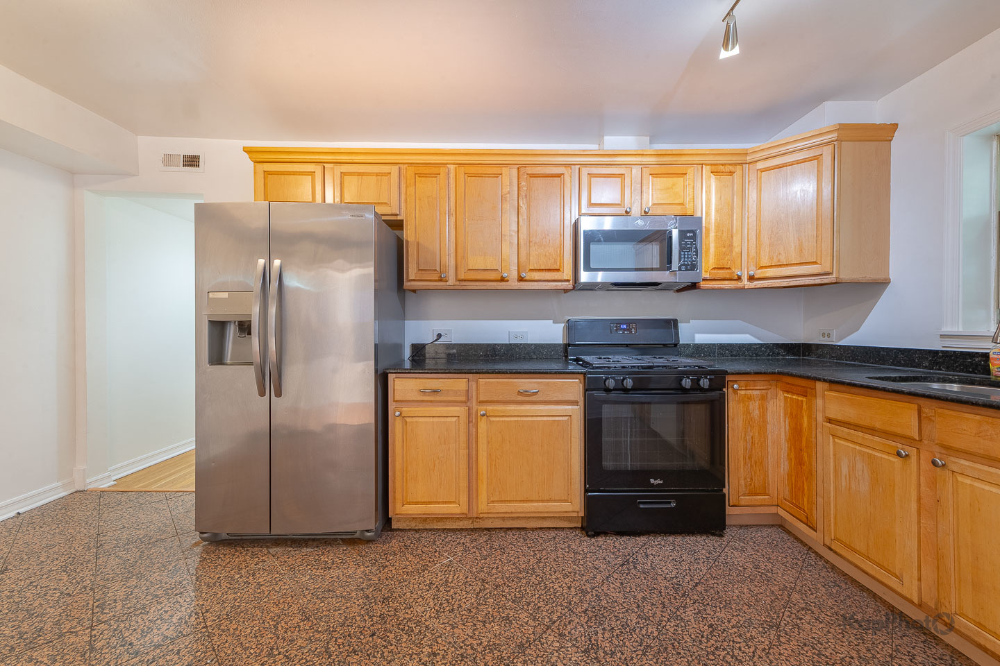 2041 W Jarvis Avenue Unit: 2E