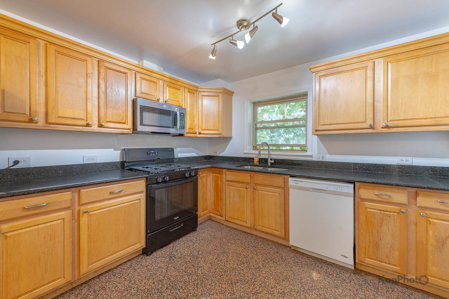2041 W Jarvis Avenue Unit: 2E