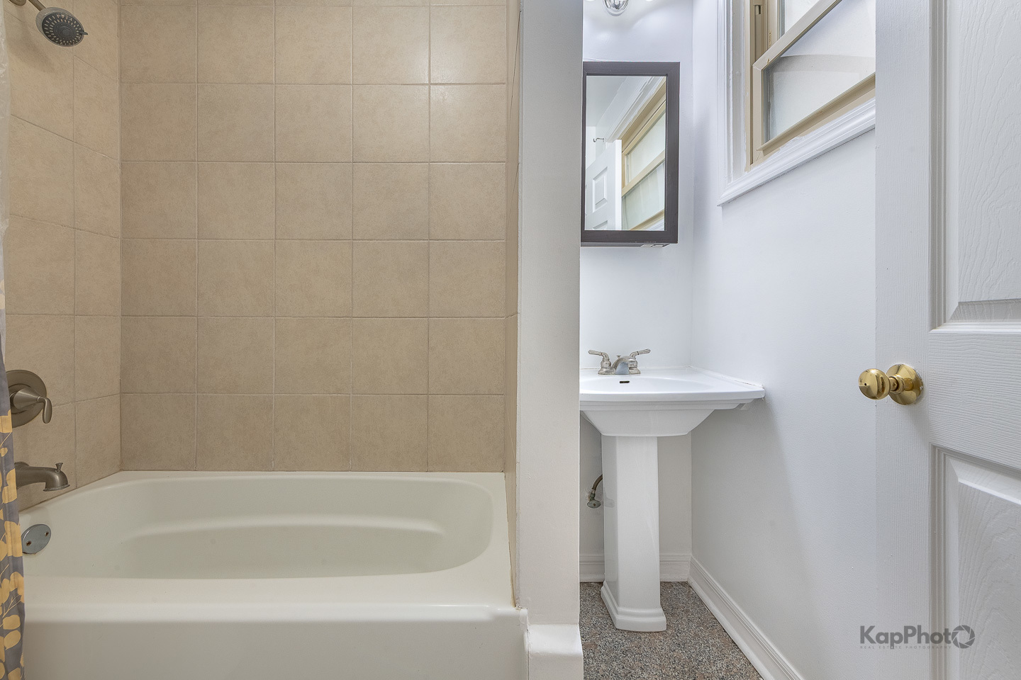 2041 W Jarvis Avenue Unit: 2E