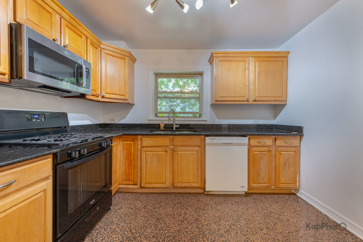 2041 W Jarvis Avenue Unit: 2E