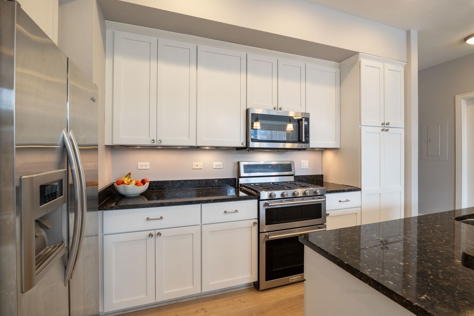 711 W Grand Avenue Unit: 404