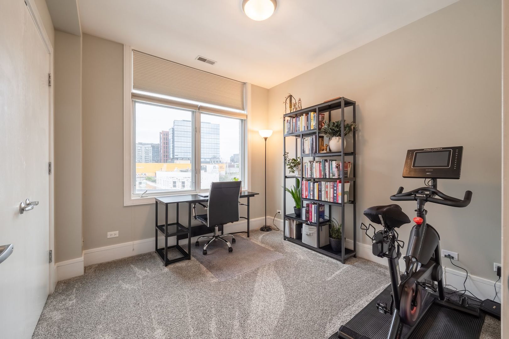 711 W Grand Avenue Unit: 404