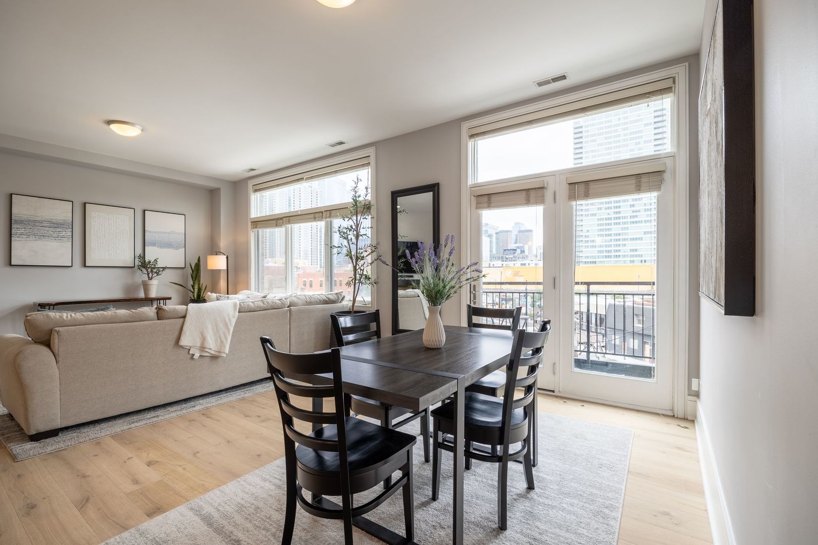 711 W Grand Avenue Unit: 404