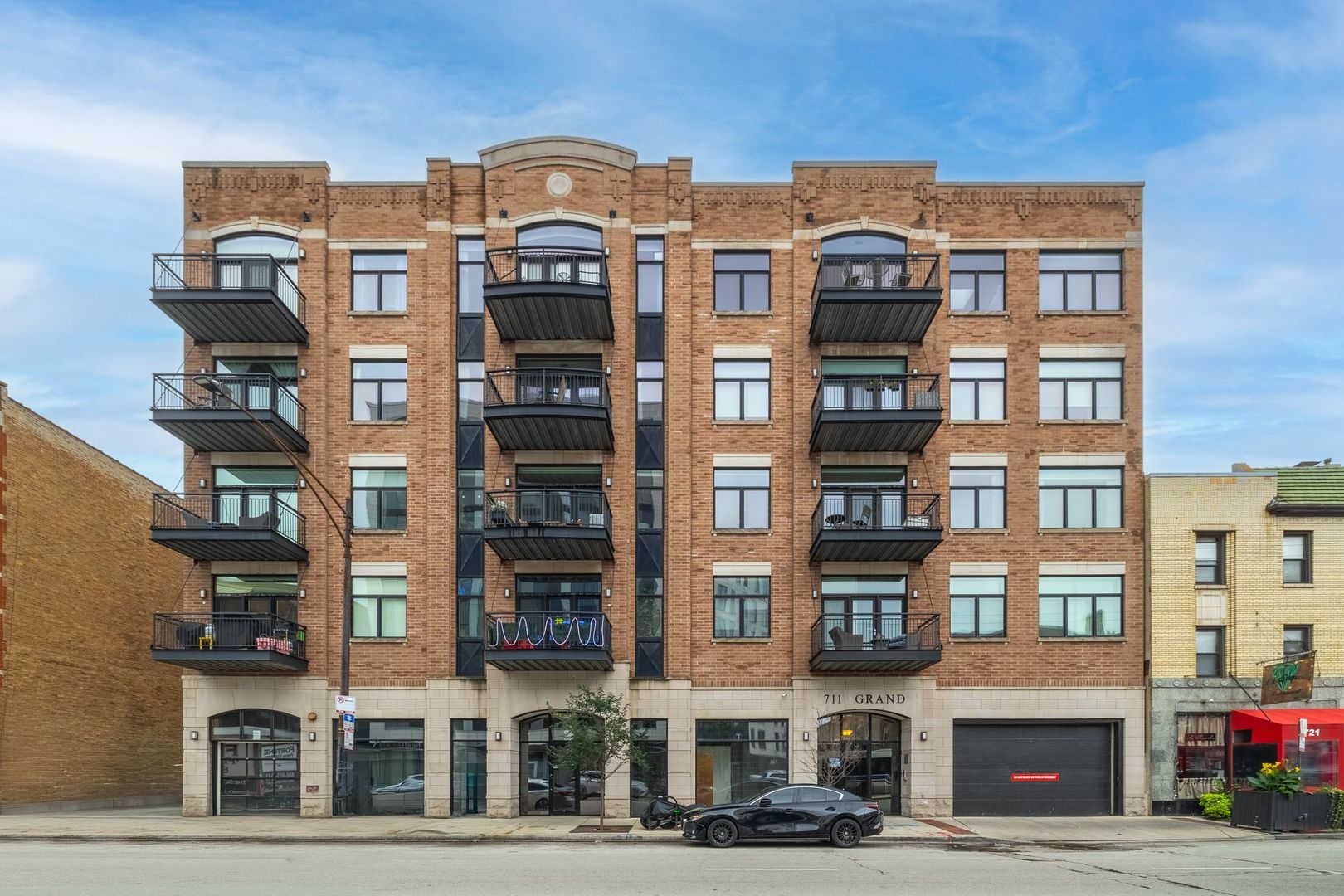 711 W Grand Avenue Unit: 404