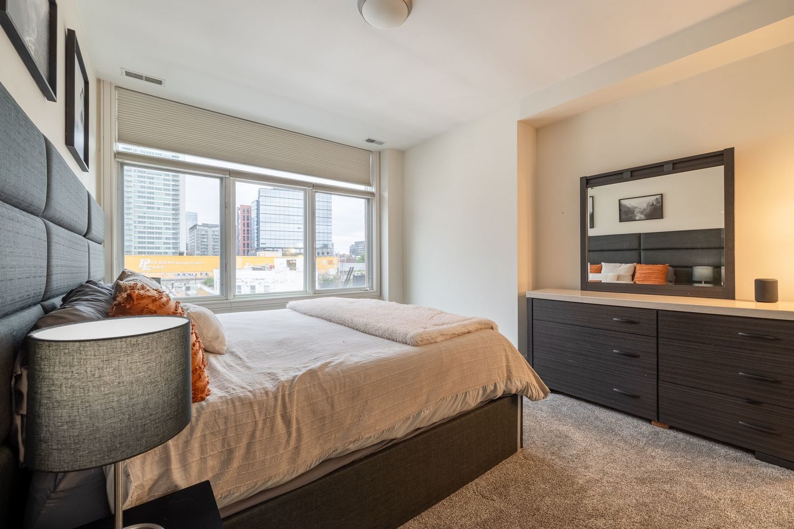 711 W Grand Avenue Unit: 404