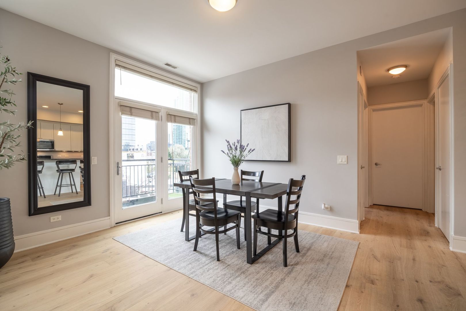 711 W Grand Avenue Unit: 404