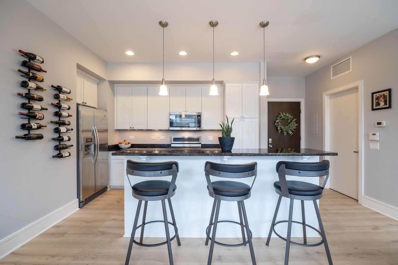 711 W Grand Avenue Unit: 404