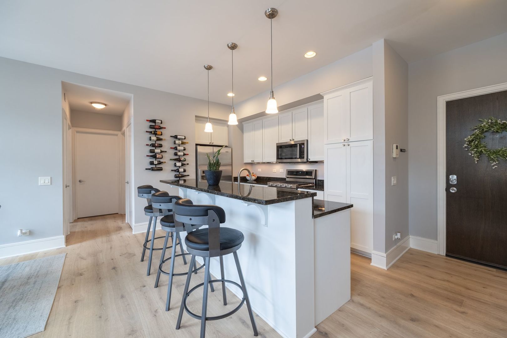 711 W Grand Avenue Unit: 404