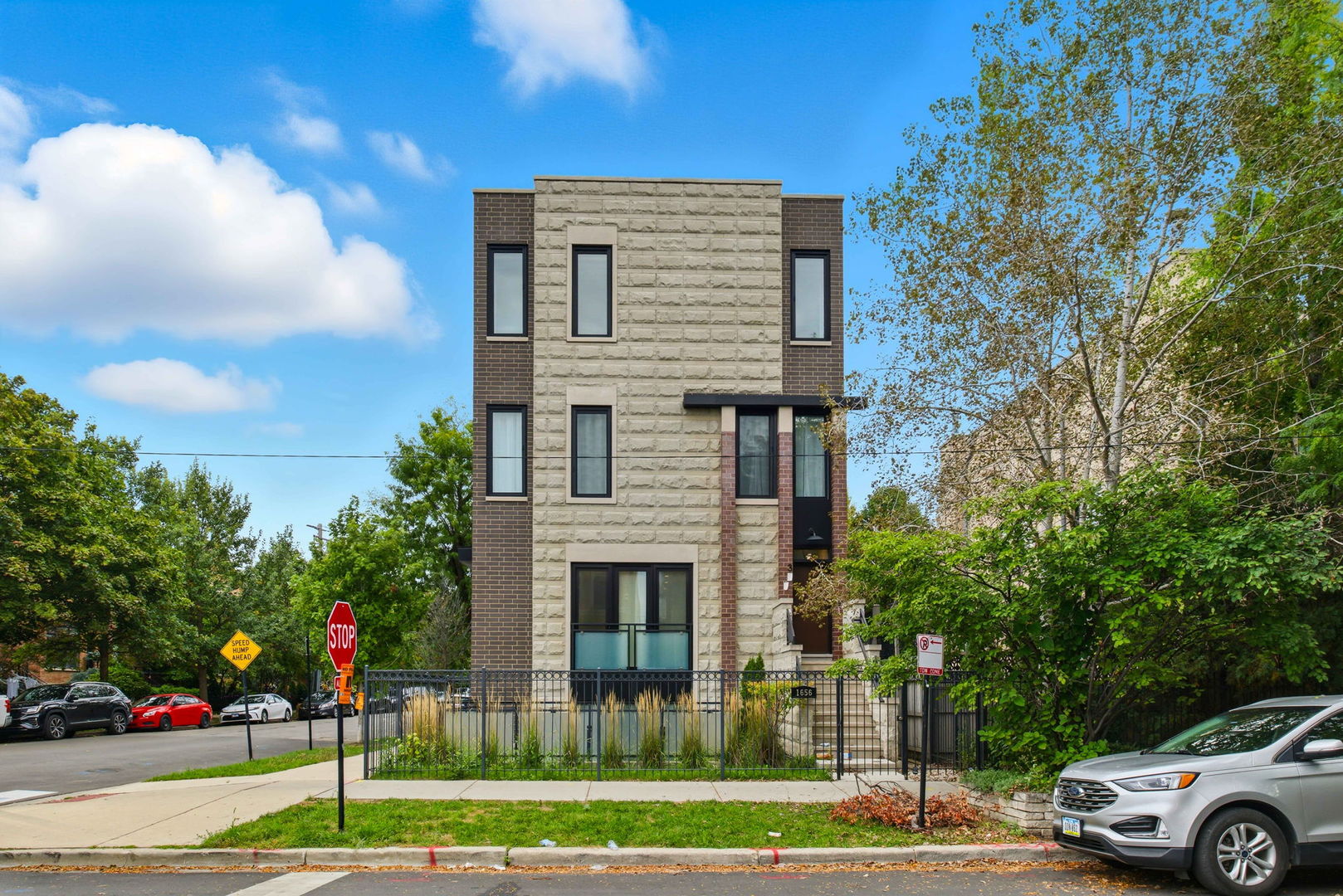1656 W Wrightwood Avenue Unit: 3