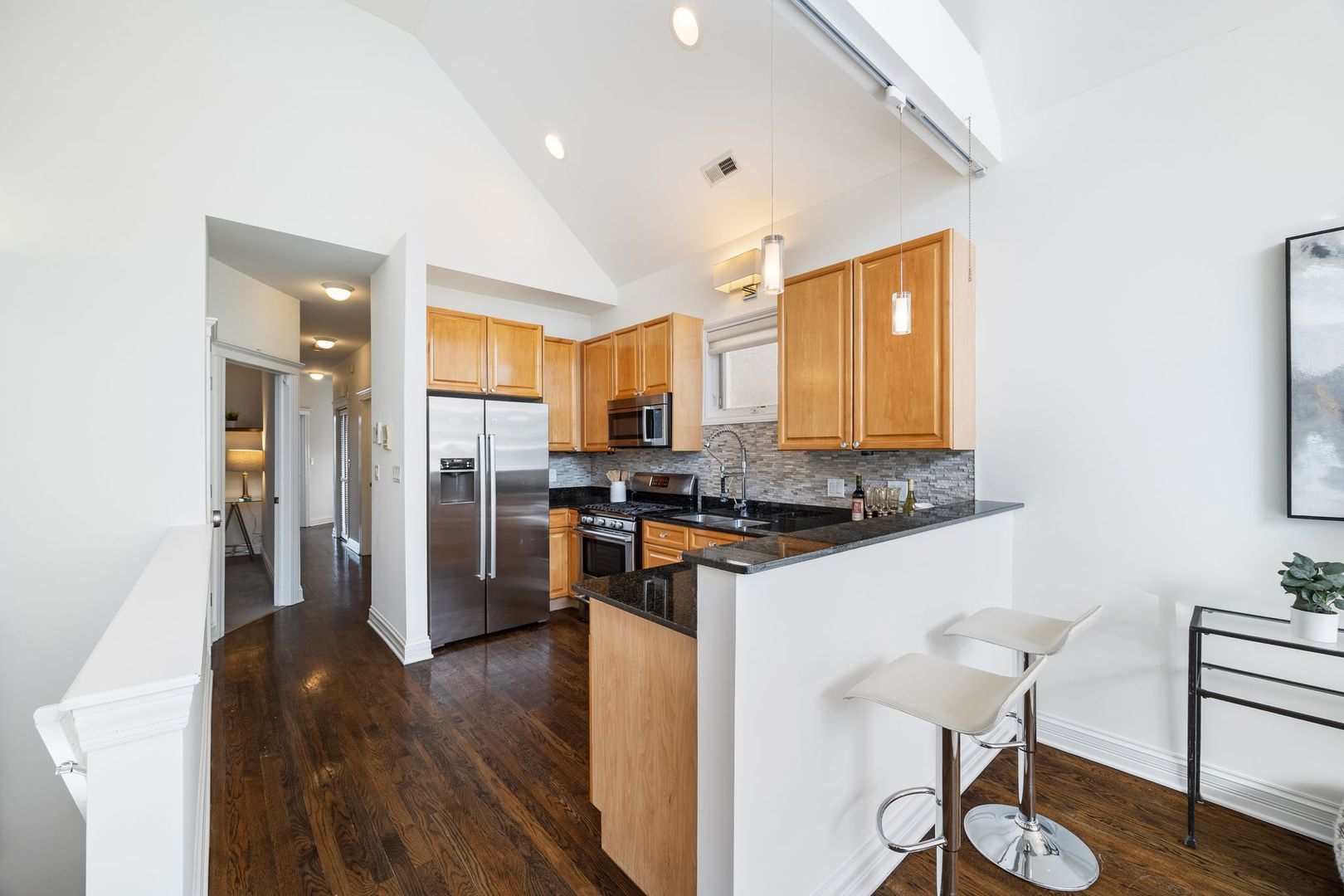 902 N HERMITAGE Avenue Unit: 3