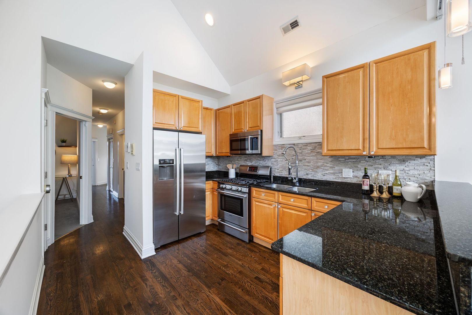 902 N HERMITAGE Avenue Unit: 3