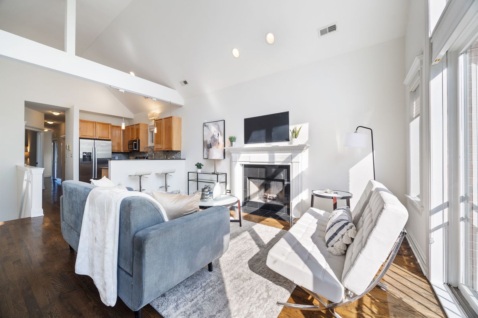 902 N HERMITAGE Avenue Unit: 3