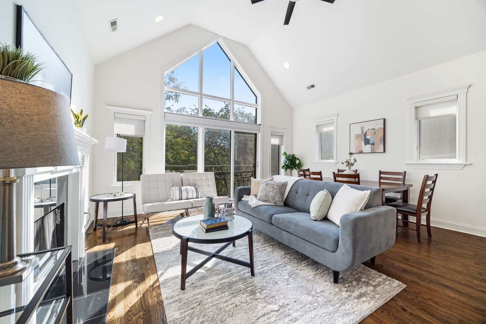 902 N HERMITAGE Avenue Unit: 3