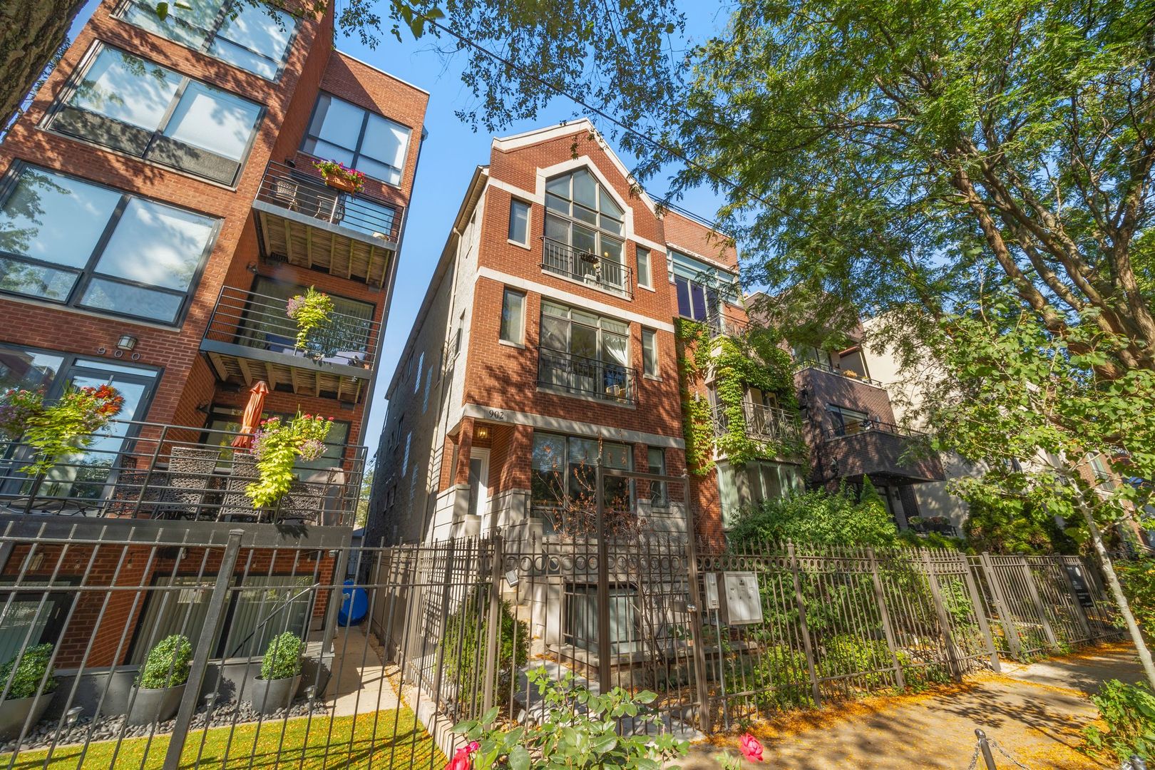 902 N HERMITAGE Avenue Unit: 3