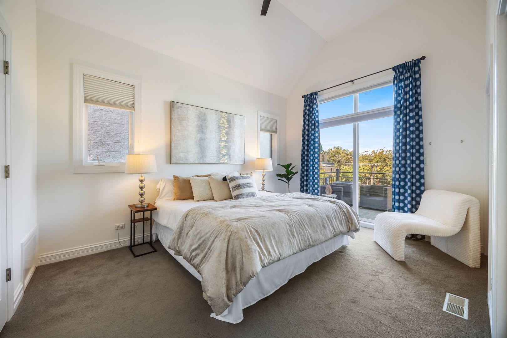 902 N HERMITAGE Avenue Unit: 3