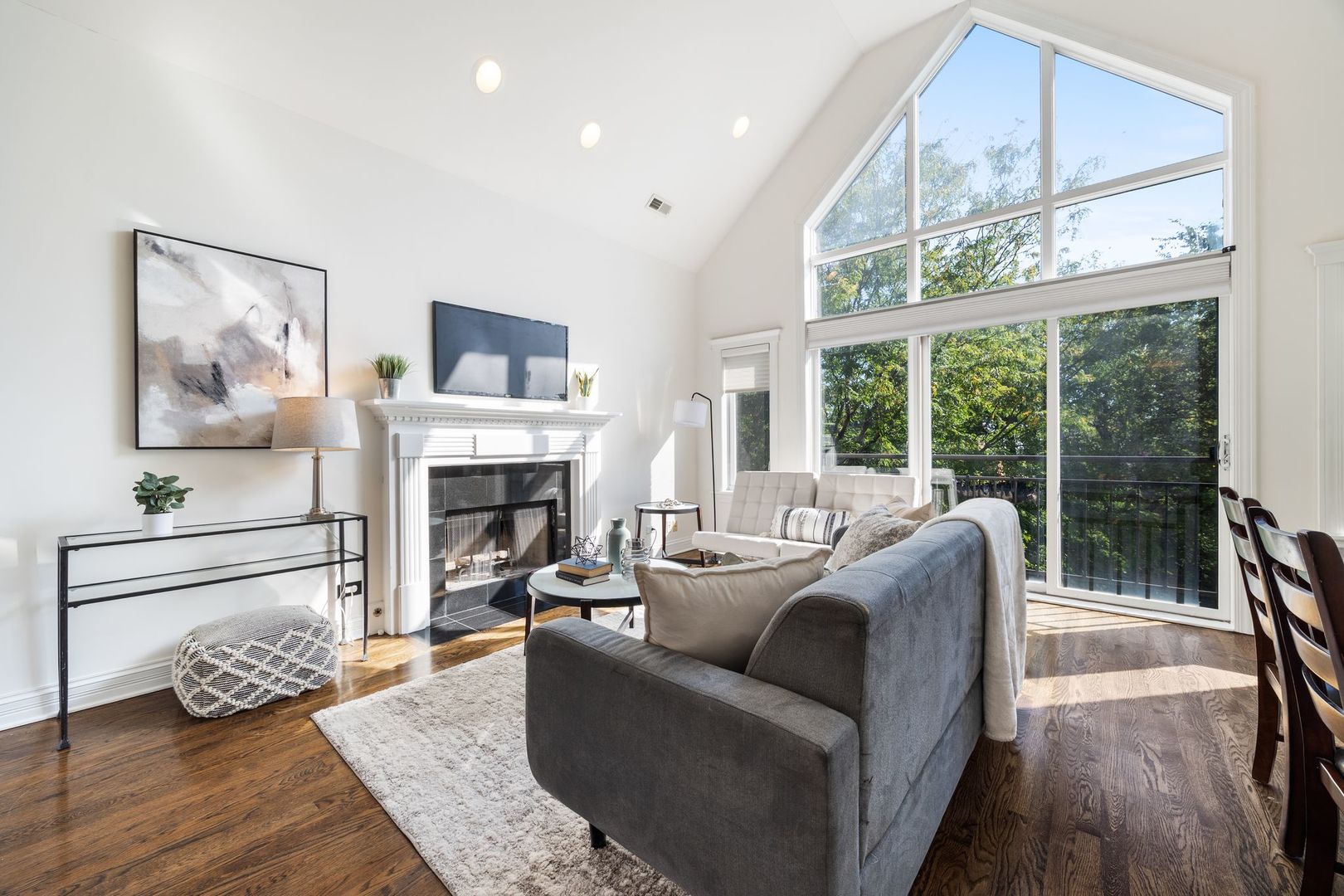 902 N HERMITAGE Avenue Unit: 3