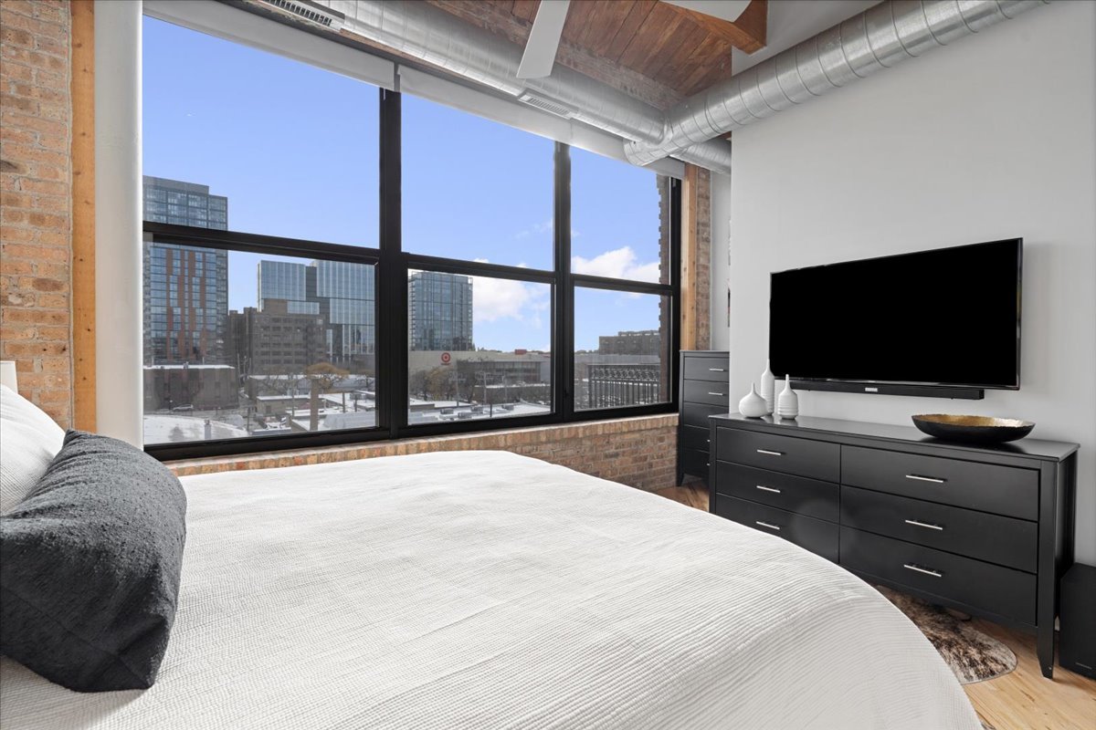 1040 W Adams Street Unit: 439