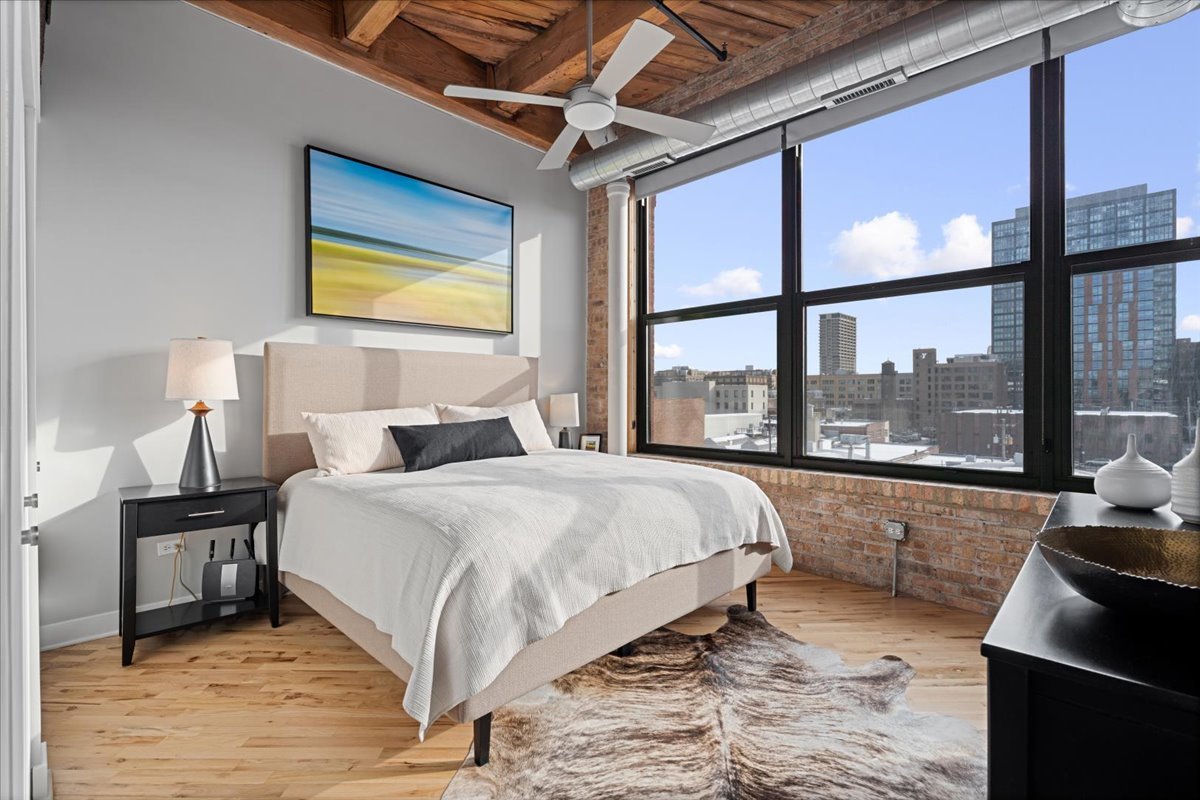 1040 W Adams Street Unit: 439