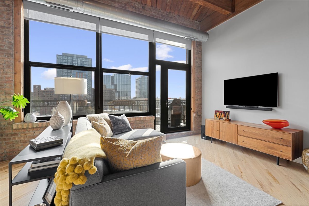 1040 W Adams Street Unit: 439