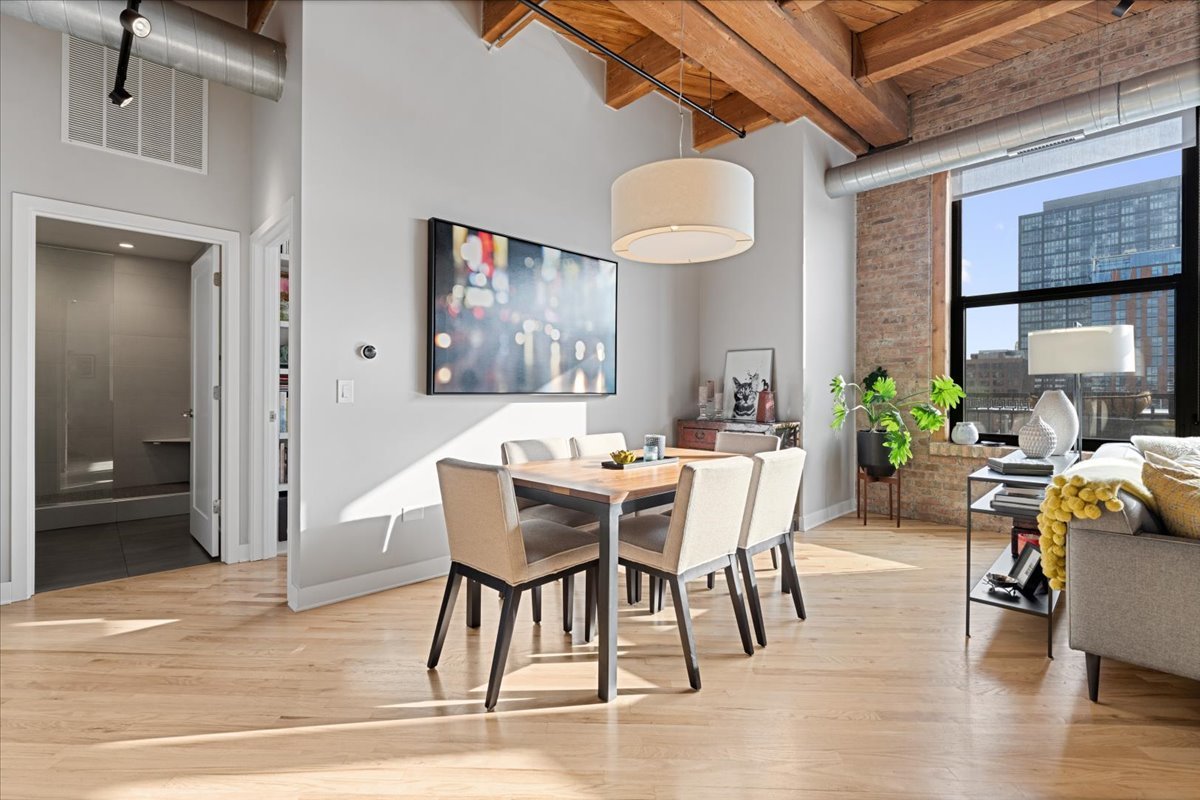 1040 W Adams Street Unit: 439