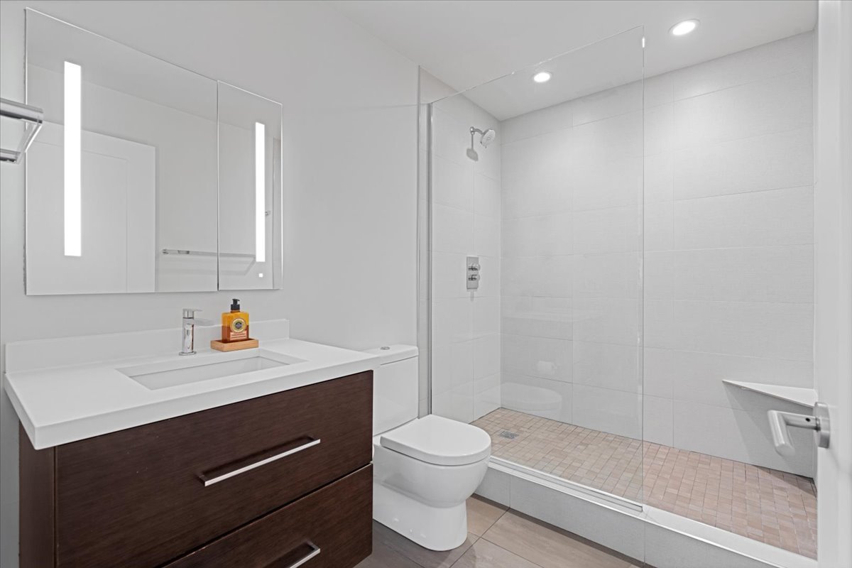 1040 W Adams Street Unit: 439