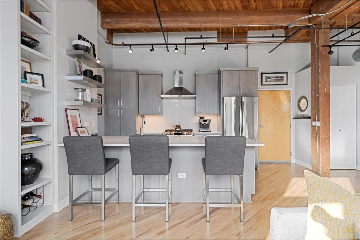 1040 W Adams Street Unit: 439