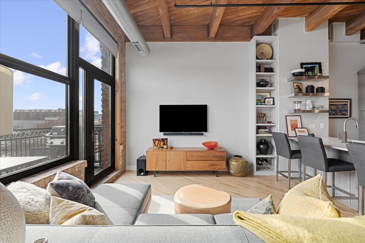 1040 W Adams Street Unit: 439