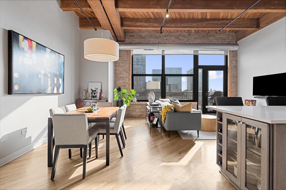 1040 W Adams Street Unit: 439