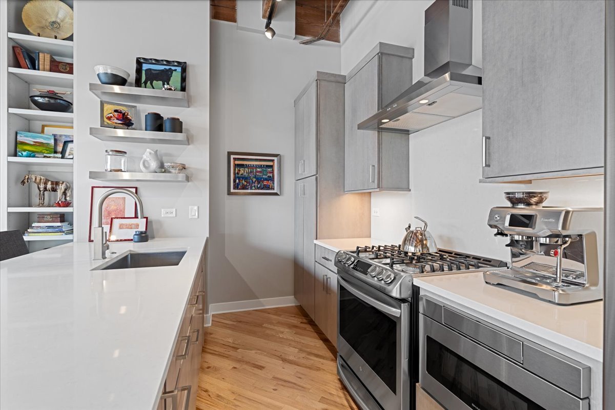 1040 W Adams Street Unit: 439