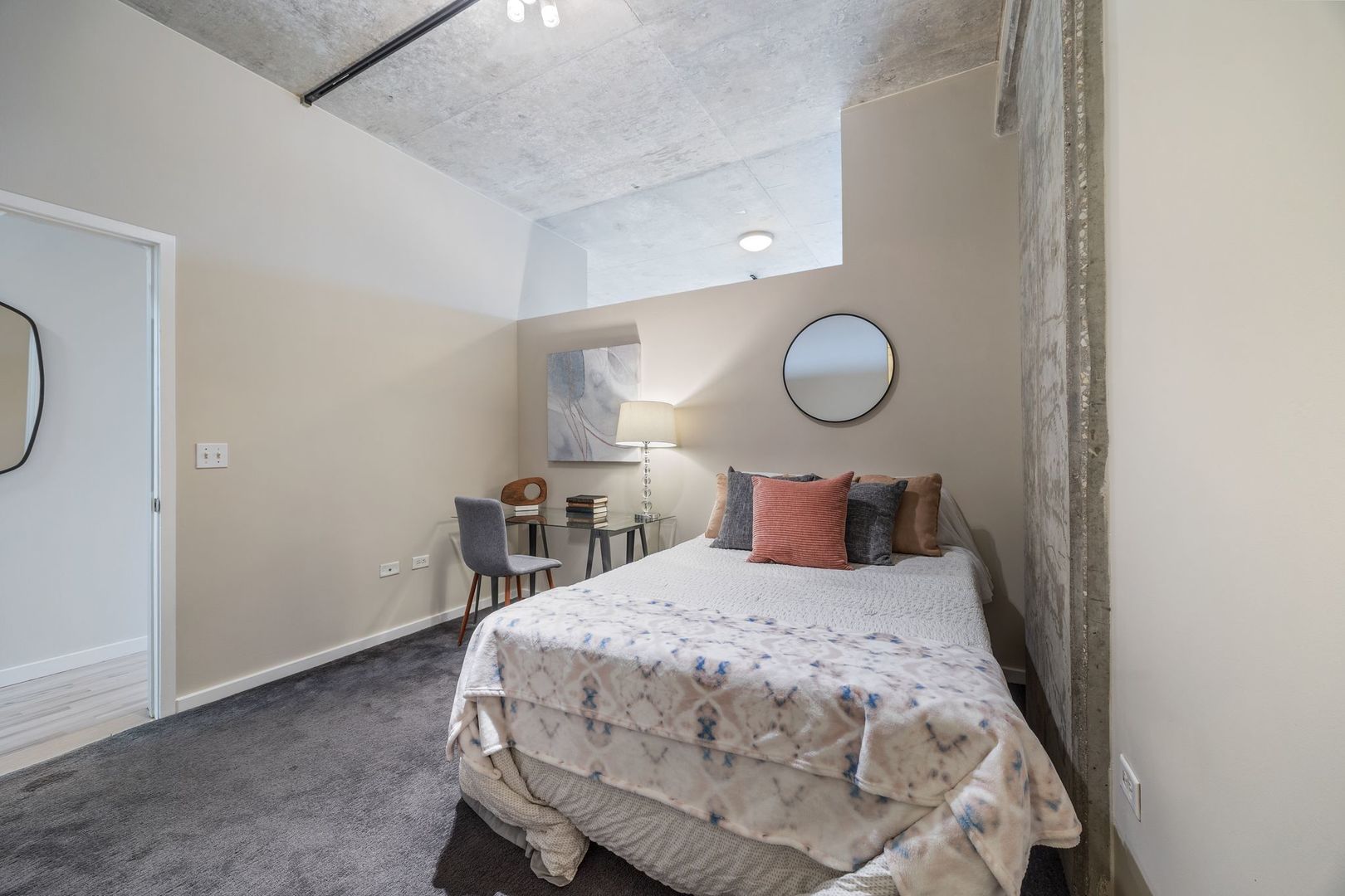 1620 S Michigan Avenue Unit: 619