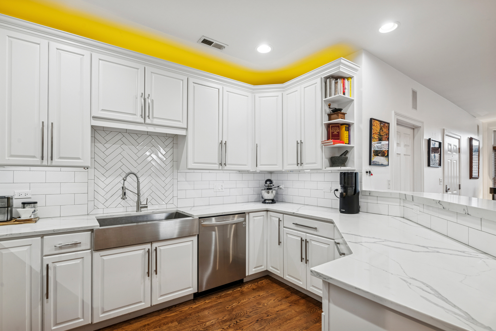 453 N May Street Unit: 2N