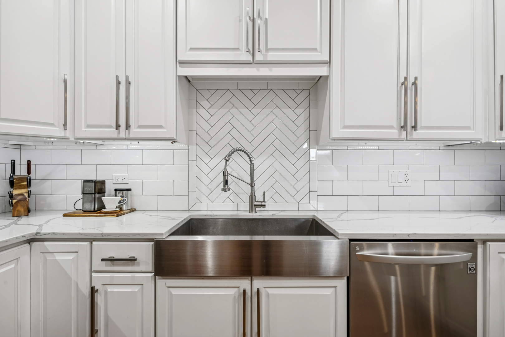 453 N May Street Unit: 2N