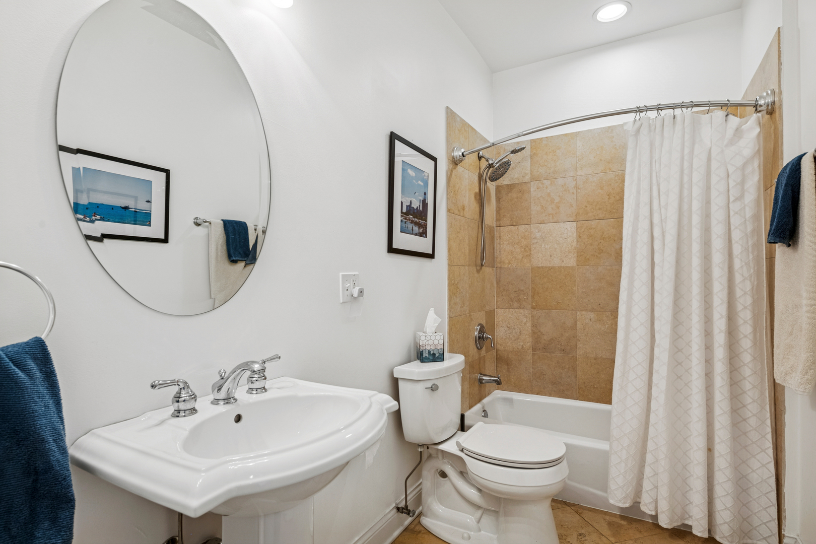 453 N May Street Unit: 2N