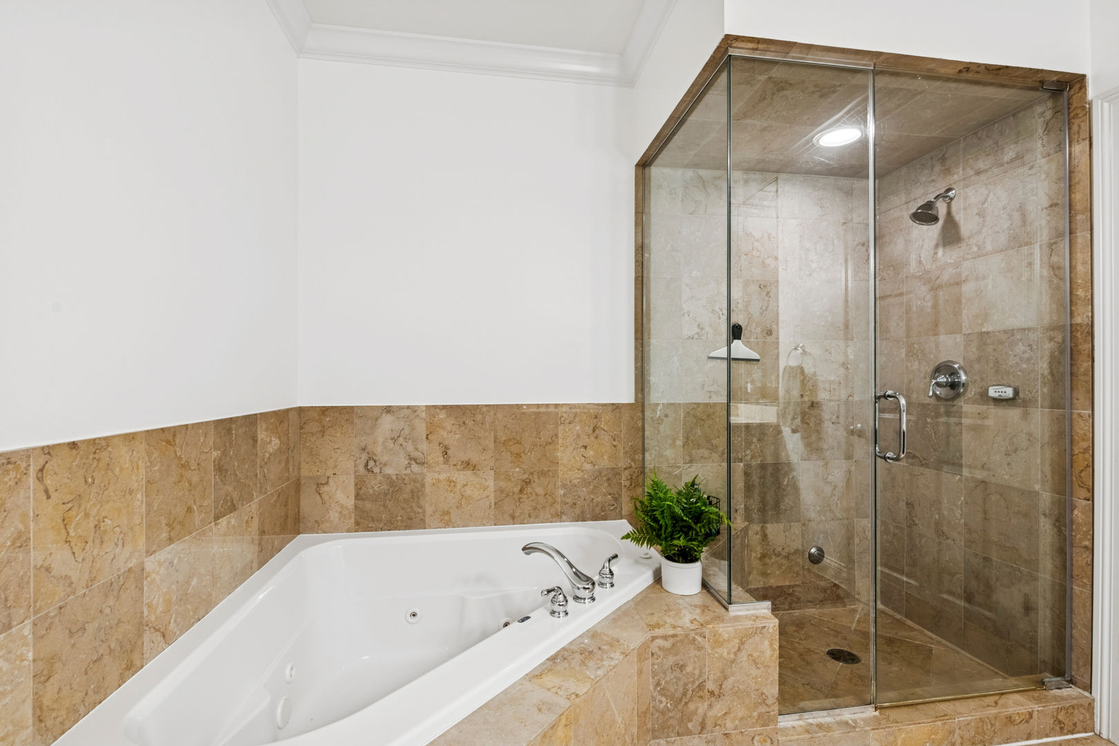 453 N May Street Unit: 2N