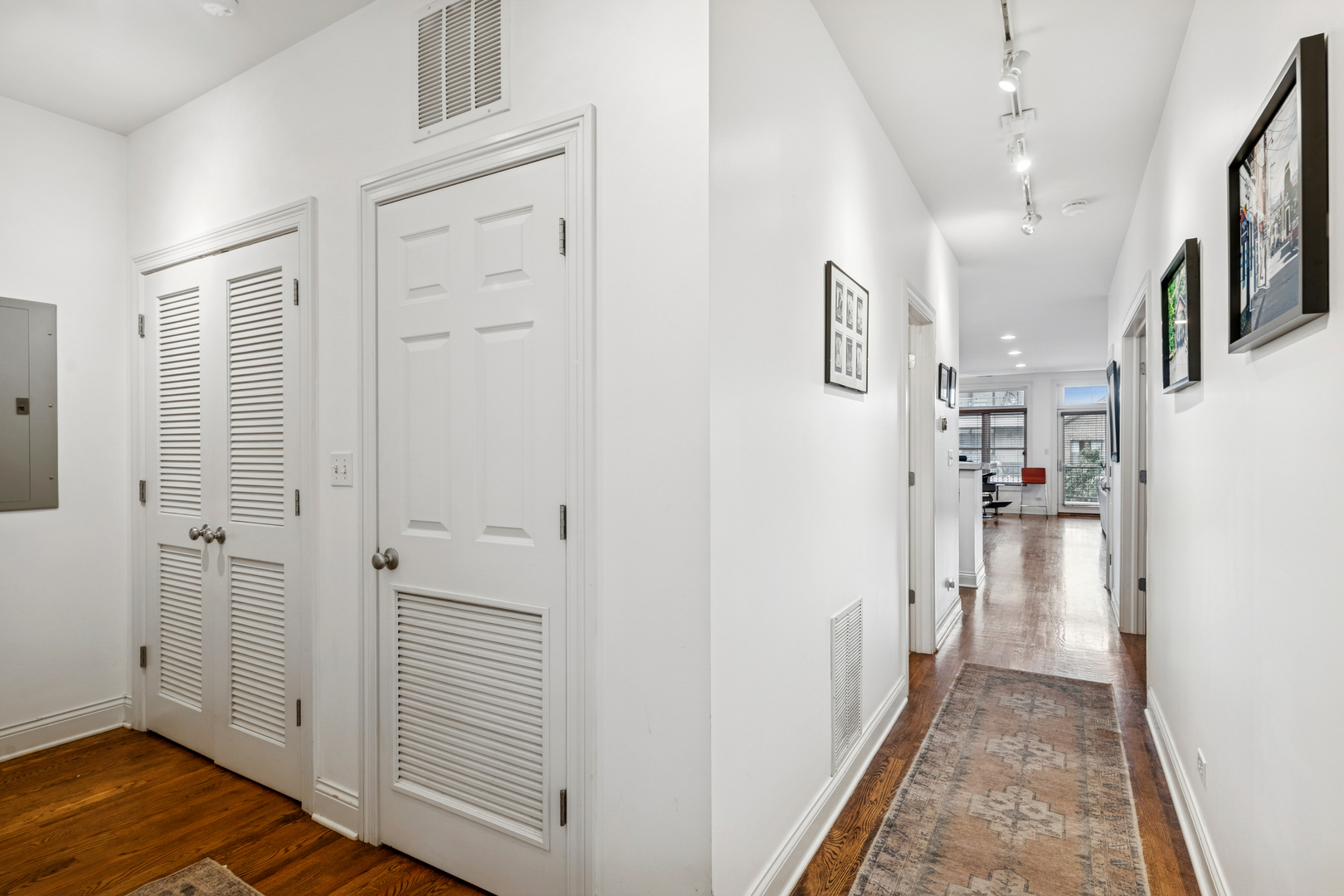 453 N May Street Unit: 2N