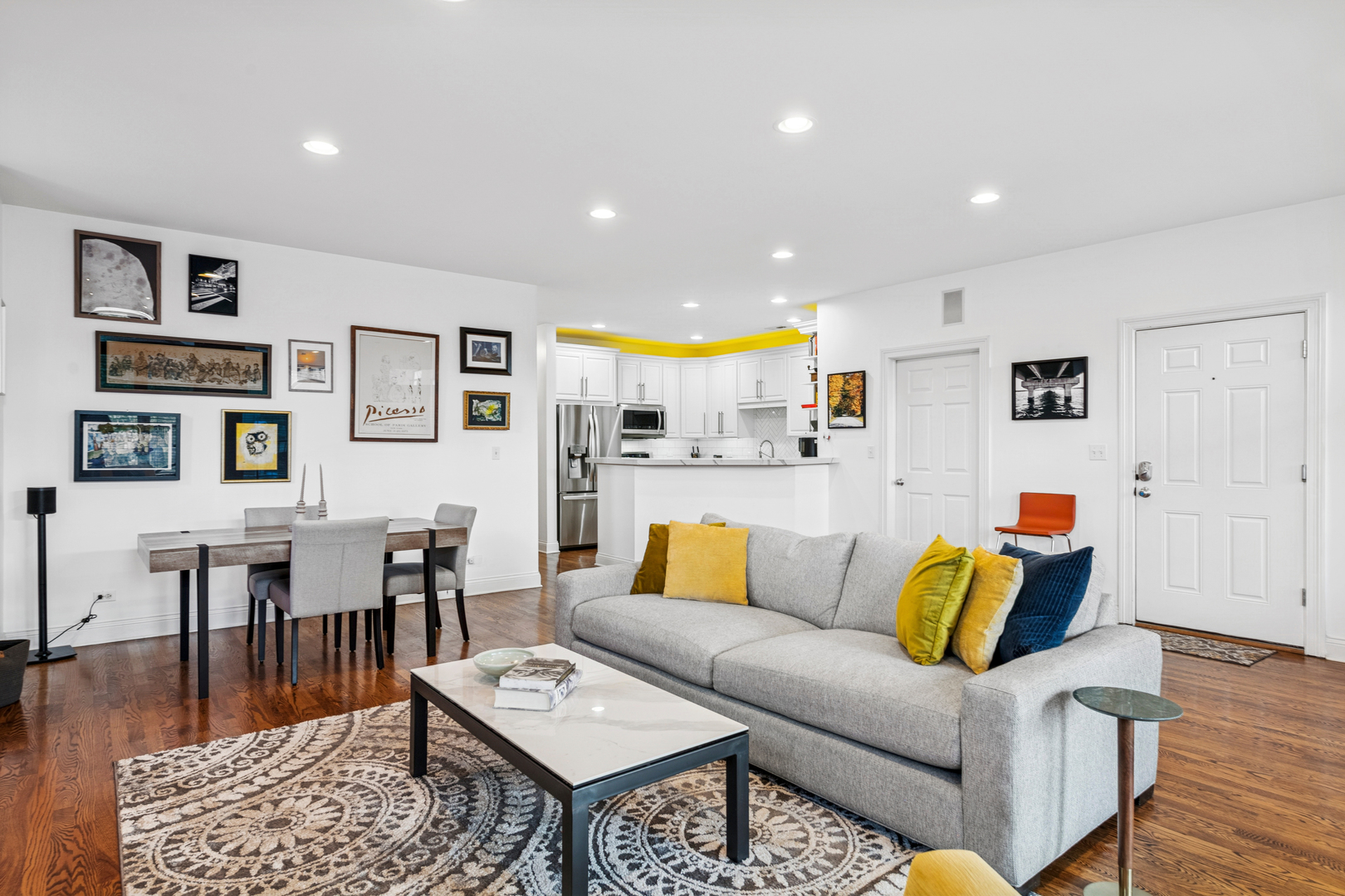 453 N May Street Unit: 2N