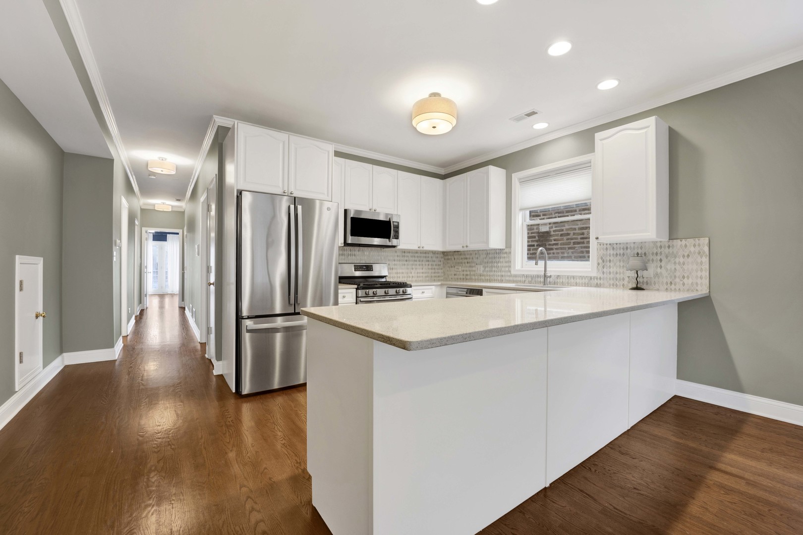 2131 W EVERGREEN Avenue Unit: 2