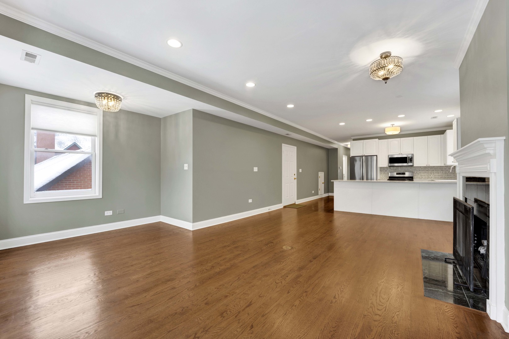 2131 W EVERGREEN Avenue Unit: 2