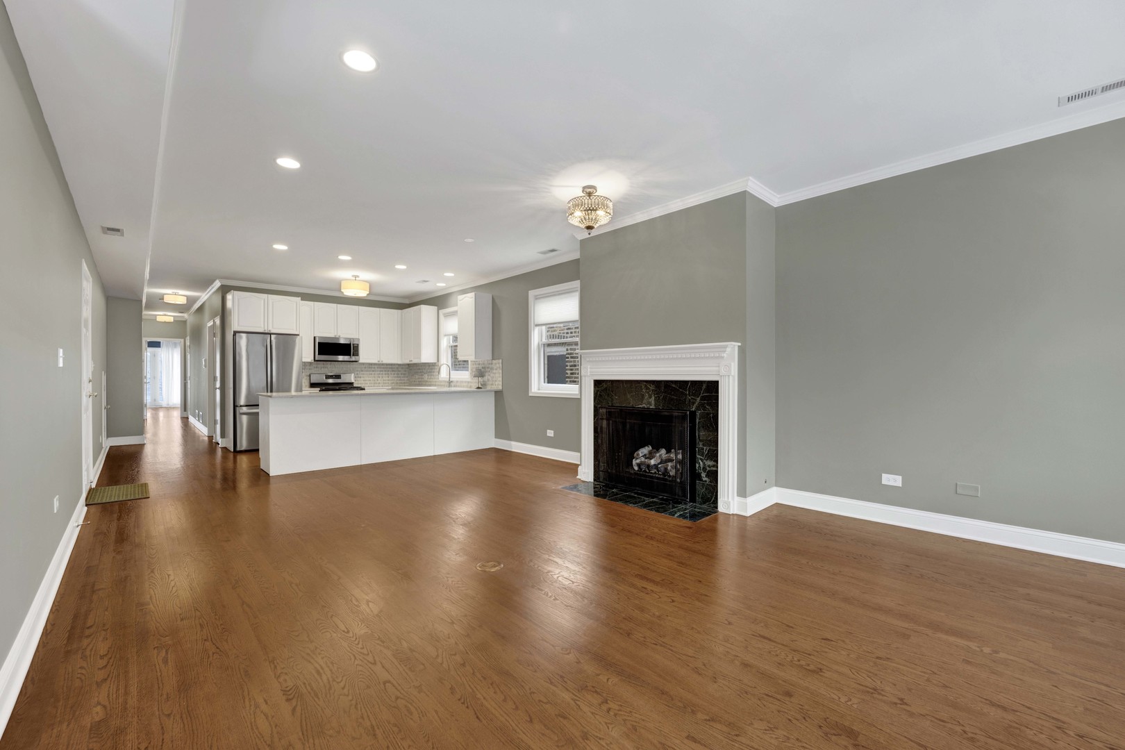 2131 W EVERGREEN Avenue Unit: 2