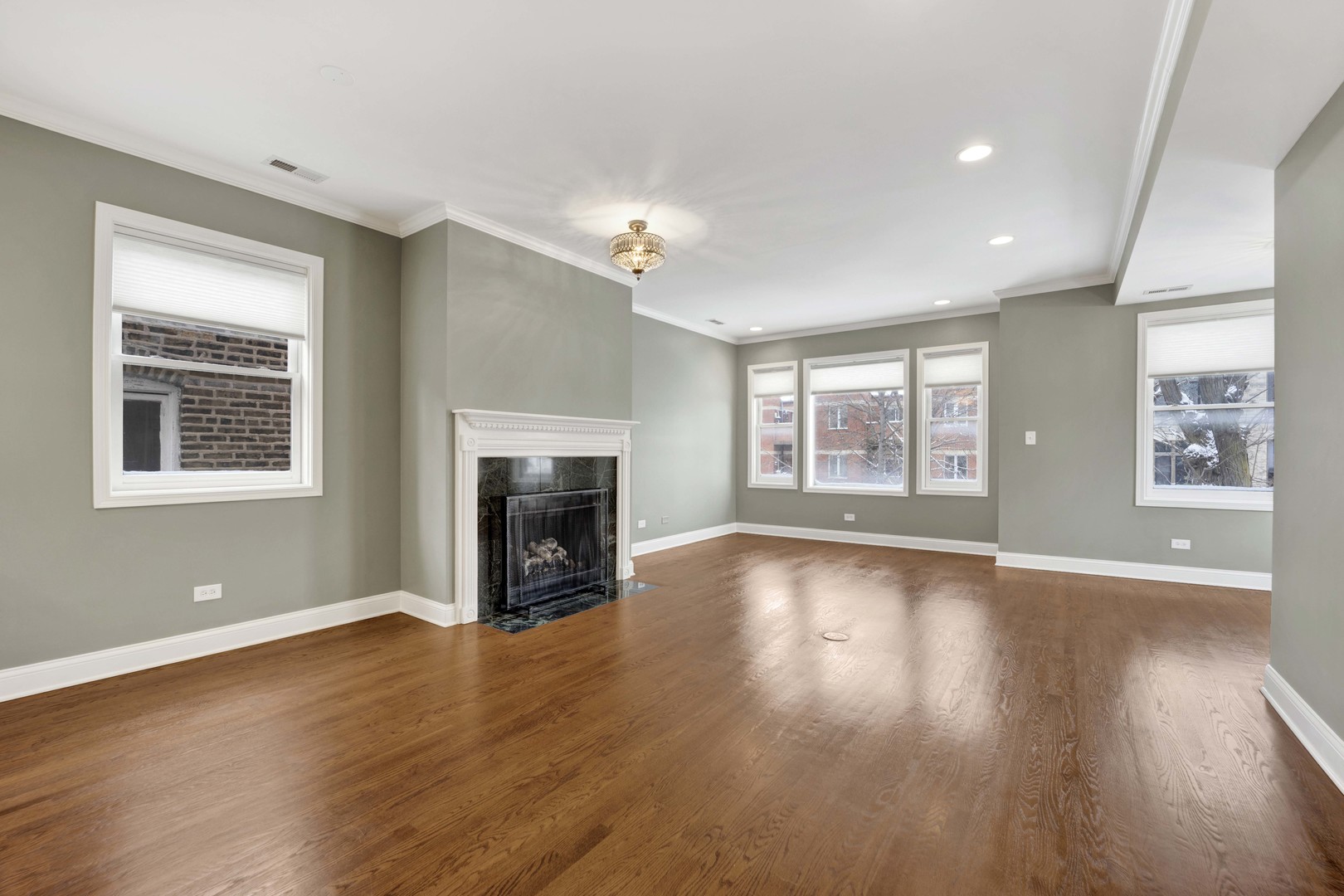 2131 W EVERGREEN Avenue Unit: 2