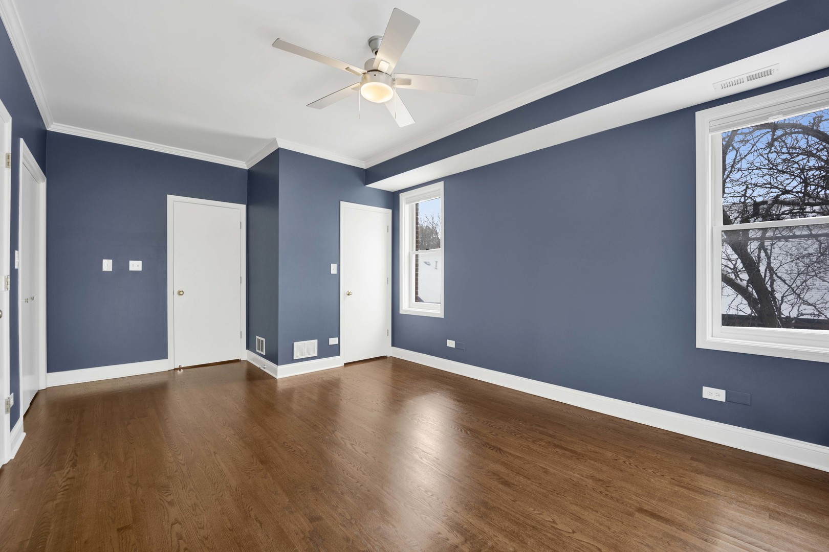 2131 W EVERGREEN Avenue Unit: 2