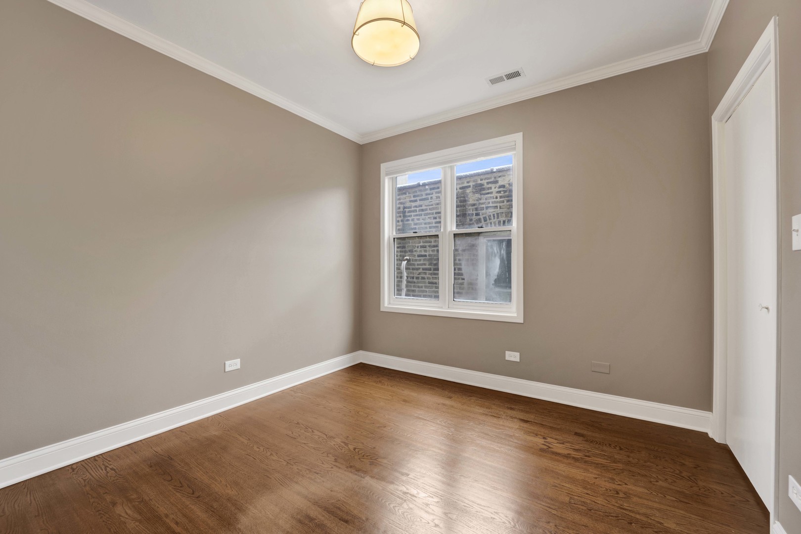 2131 W EVERGREEN Avenue Unit: 2